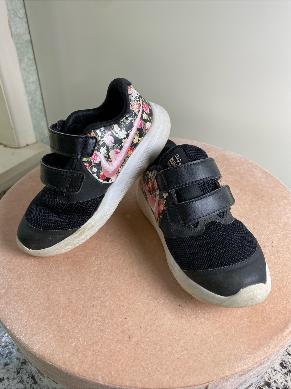 NIKE Star Runner-2 Little Girl‎ Sneakers Black Pink Floral 9C